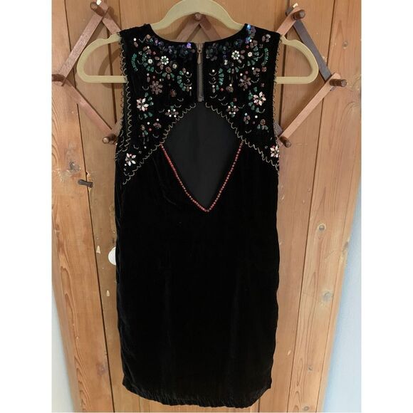 Ecote’ Jasmina crystal embellished black velvet sleeveless shift dress - Picture 5 of 12